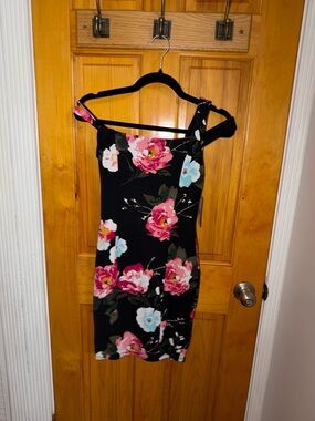 Guess Black One-Shoulder Floral Bodycon Dress